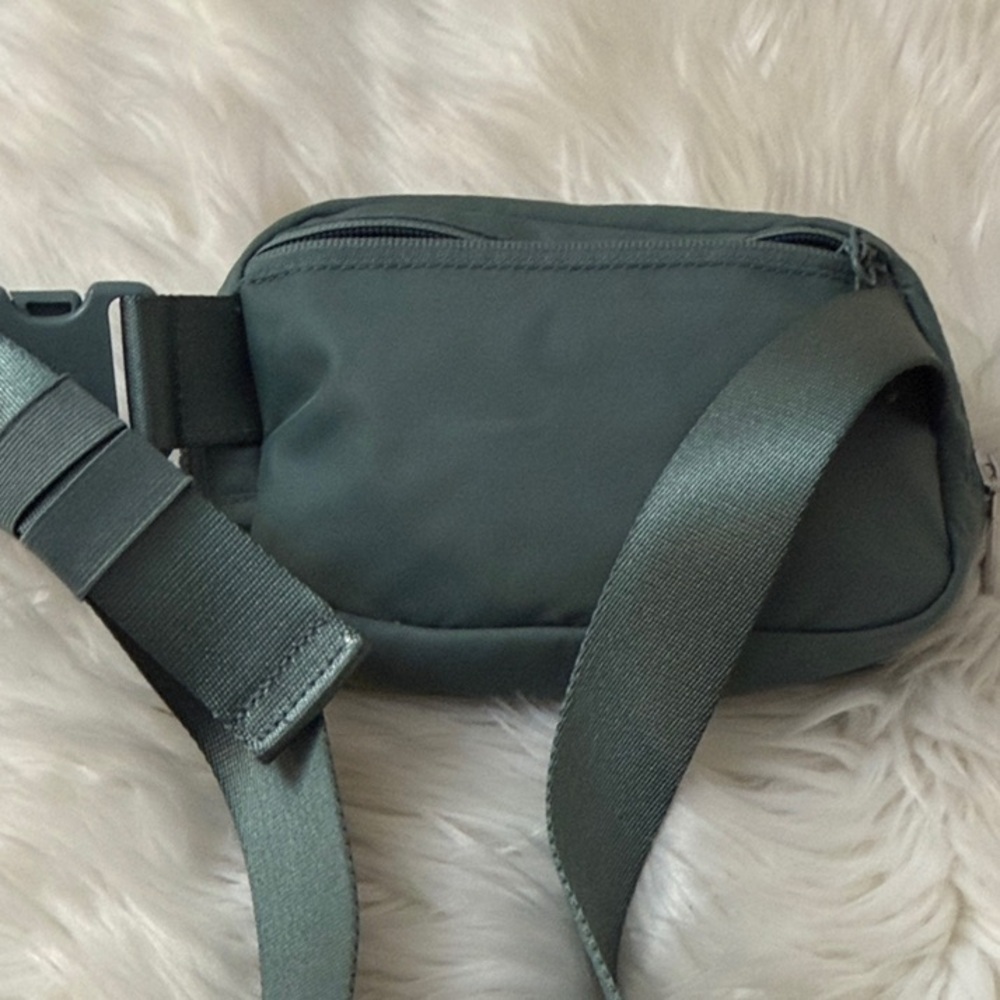 lululemon athletica Teal Belt Bag - Picture 4 of 5